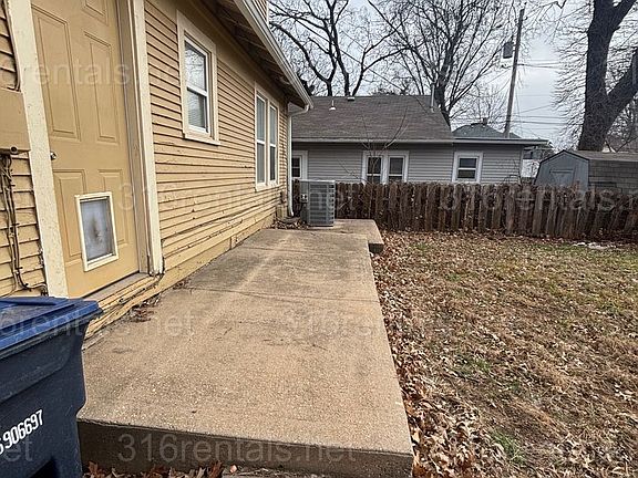 5th image of 919 W 1st Ave