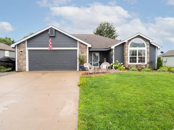 319 W 26th St, Eudora, KS 66025