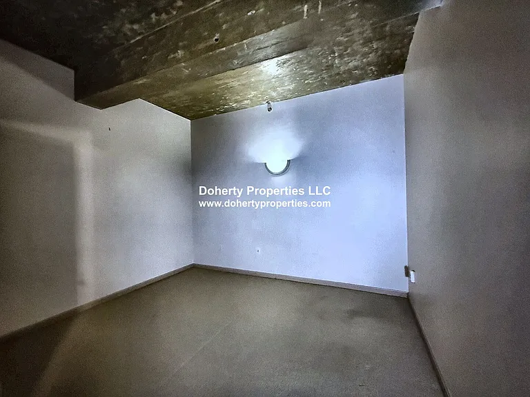 23-33 Middle St #4 — Photo 7