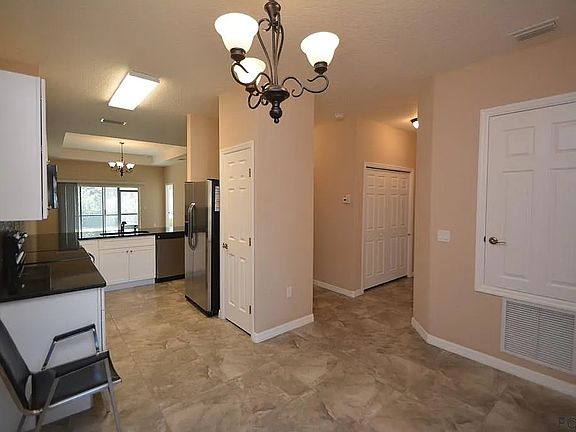 2nd image of 10 Rosepetal Ln #B