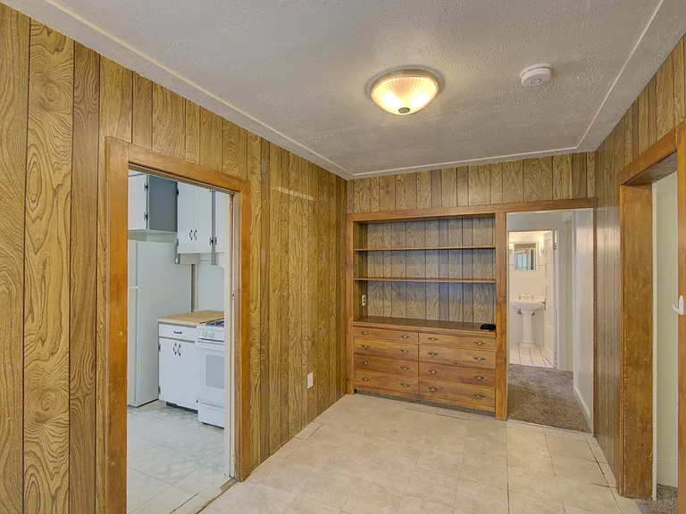 2257 S Franklin St — Photo 4
