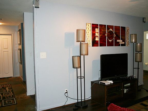3rd image of 210 W 1st Ave