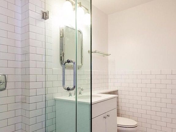 4th image of 330 E 39th St #25