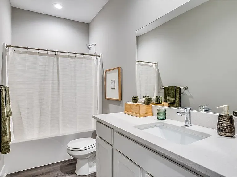 4946 N Vassar Ave — Photo 13