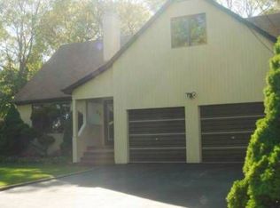 52 Hewitt Blvd, Center Moriches, NY