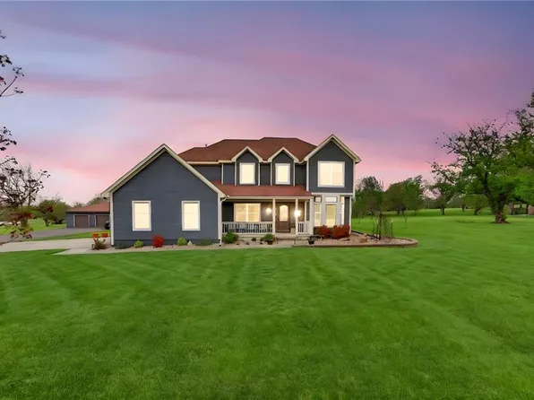 905 Florence Ave, Raymore, MO 64083