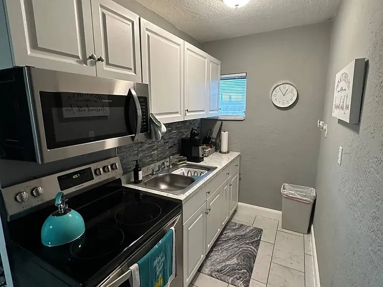 1743 Yale St S #1/2 — Photo 6