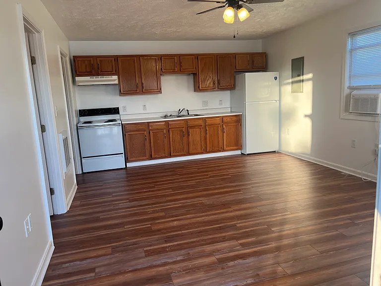 2130 Lincoln Farm Rd — Photo 3