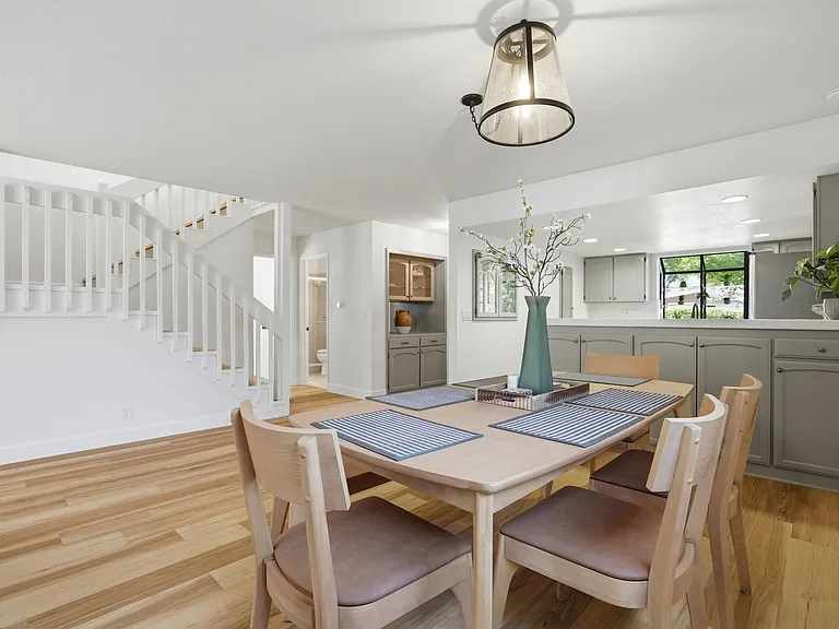 372 Belle Monti Ave — Photo 8