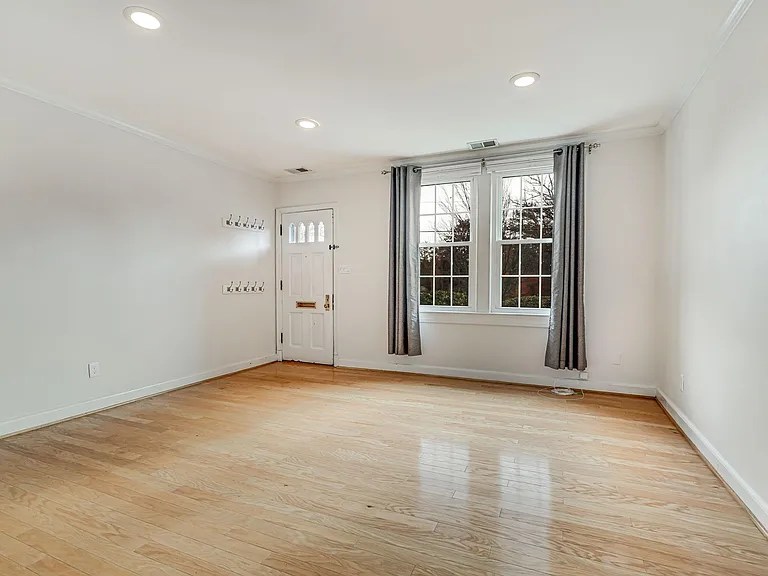 1300 S Barton St #342 — Photo 5