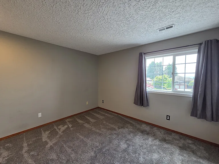 1702 NW Gregory Dr — Photo 23