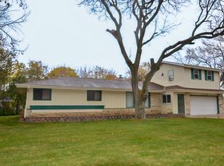 2760 Princeton Rd, Brookfield, WI 53005
