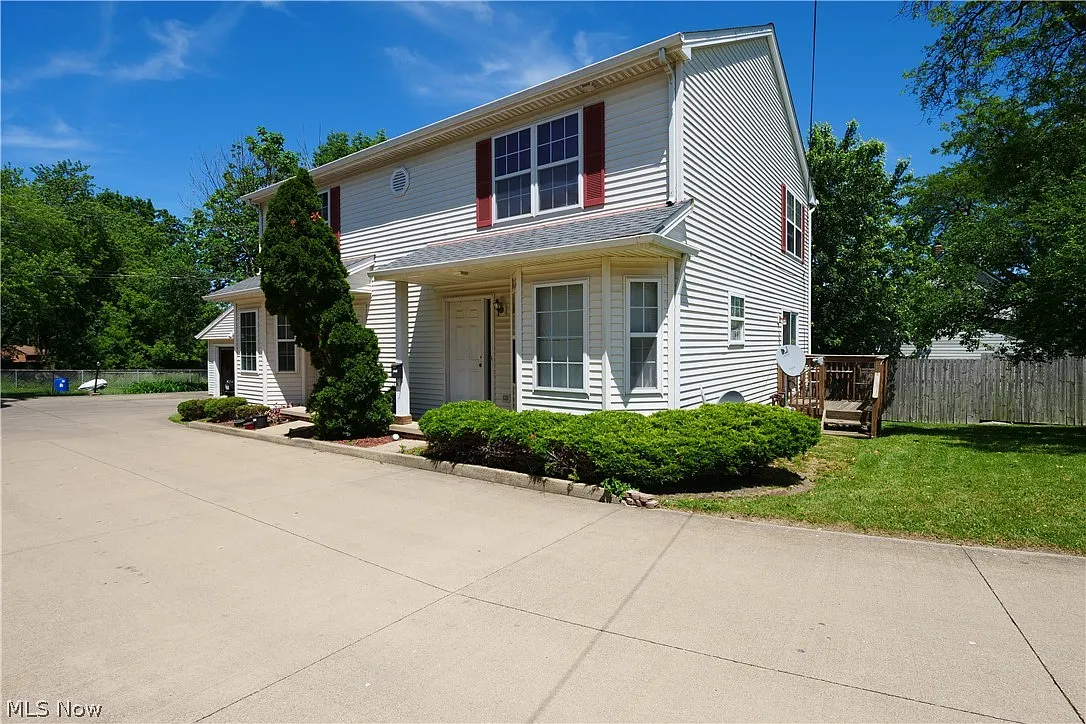 2 bed, 1.5 bath, 1193 sqft, $1,450 — Photo 3