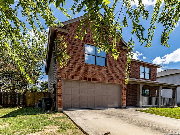 3rd image of 824 Pinehurst Drive