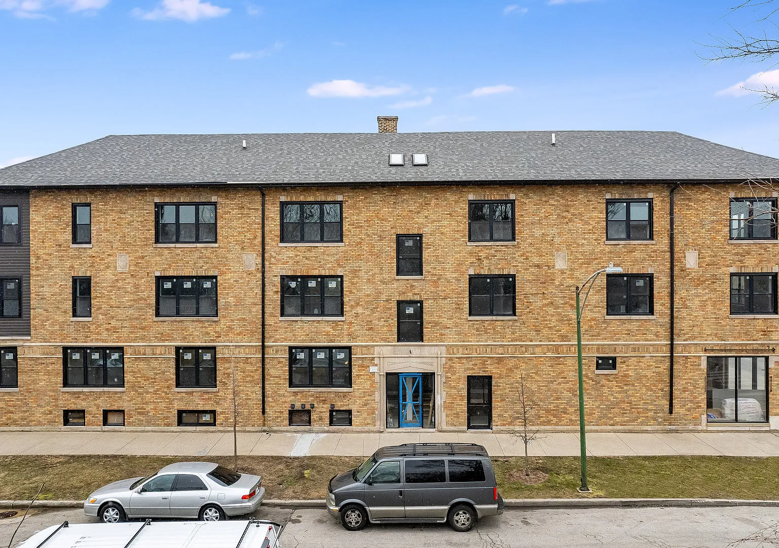 3 bed, 1100 sqft, $1,750 — Photo 1