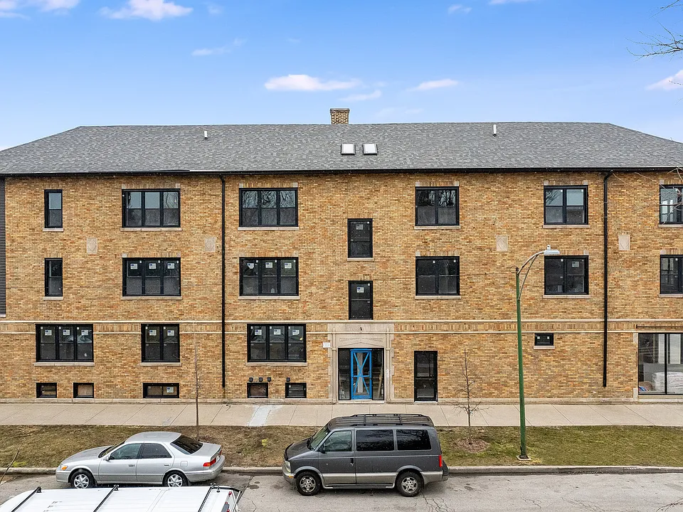 8656 S Burnham Ave #3B
