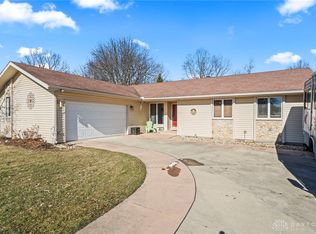 411 Woodlawn Dr, Tipp City, OH 45371