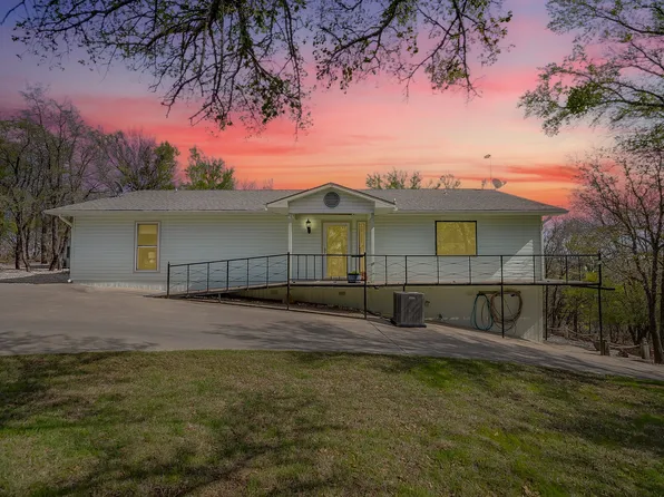 292 Pam Dr, Chico, TX 76431