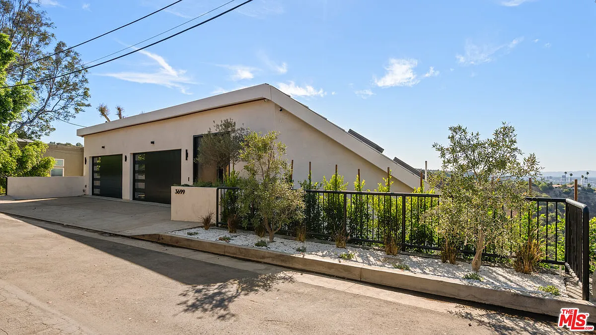 Building Photo - 3699 Alta Mesa Dr