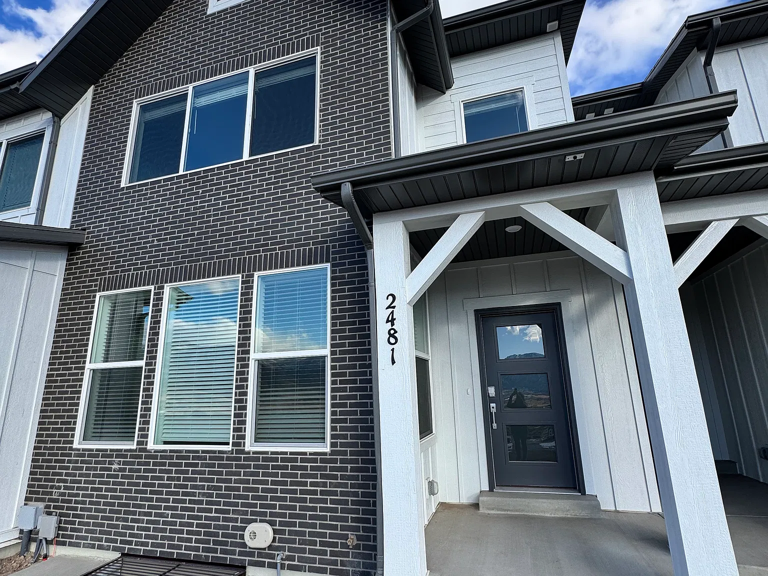 3 bed, 1939 sqft, $2,800 — Photo 2