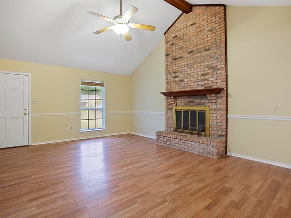 4th image of 15129 Parkwood Dr N
