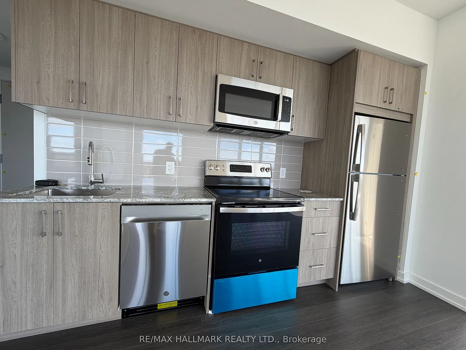 3 bed, $2,850 — Photo 2