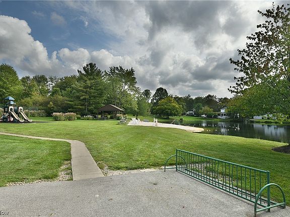 3rd image of 1072 Sheerbrook Dr