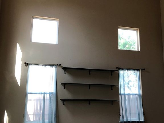 4th image of 1541 Riverview Ave