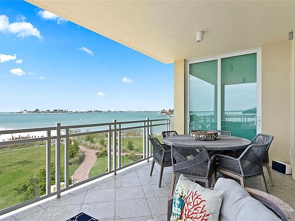 5th image of 800 Collany Rd Unit 303