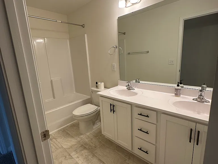 423 Bassett Ln — Photo 12