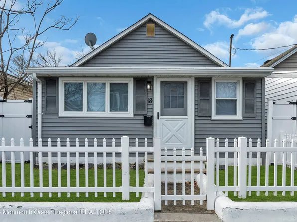 18 Woodland Avenue, Keansburg, NJ 07734