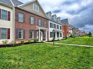 15 Jamestown Sq, Mechanicsburg, PA 17050