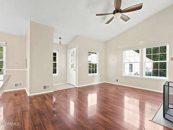 4th image of 120 Whispering Oaks Way