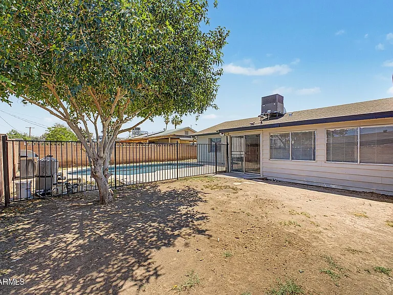 6536 W Turney Ave — Photo 42