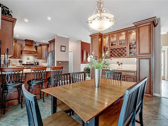 4th image of 18 Bills Ln