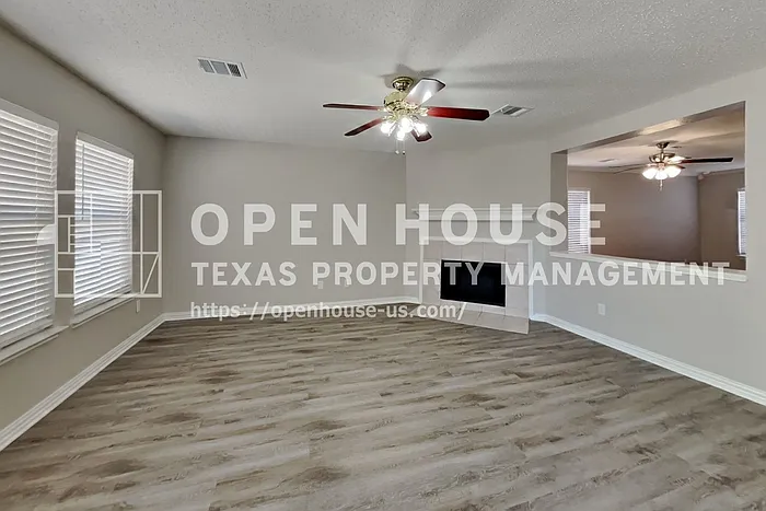 3 bed, 2.5 bath, 2209 sqft, $2,450 — Photo 4