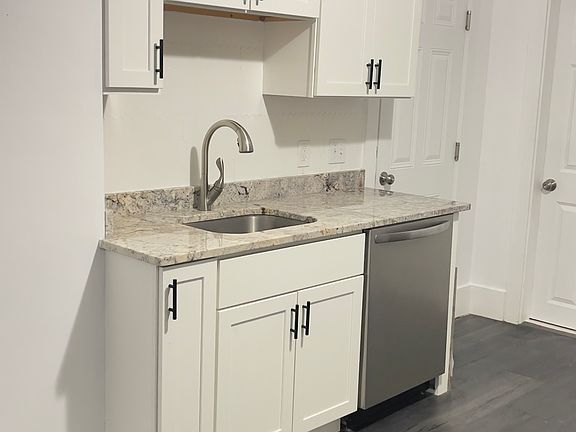 3rd image of 11 Seaver St Floor 1