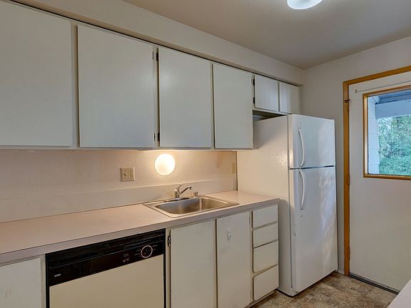 2nd image of 835 SW Harrier Cir APT 2