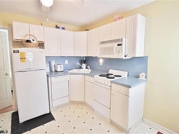 3rd image of 406 E 4th St