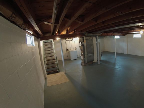 Dry Basement in fantastic condition