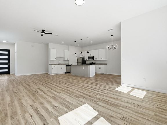 4th image of 1 Fanshawe Ln #1B