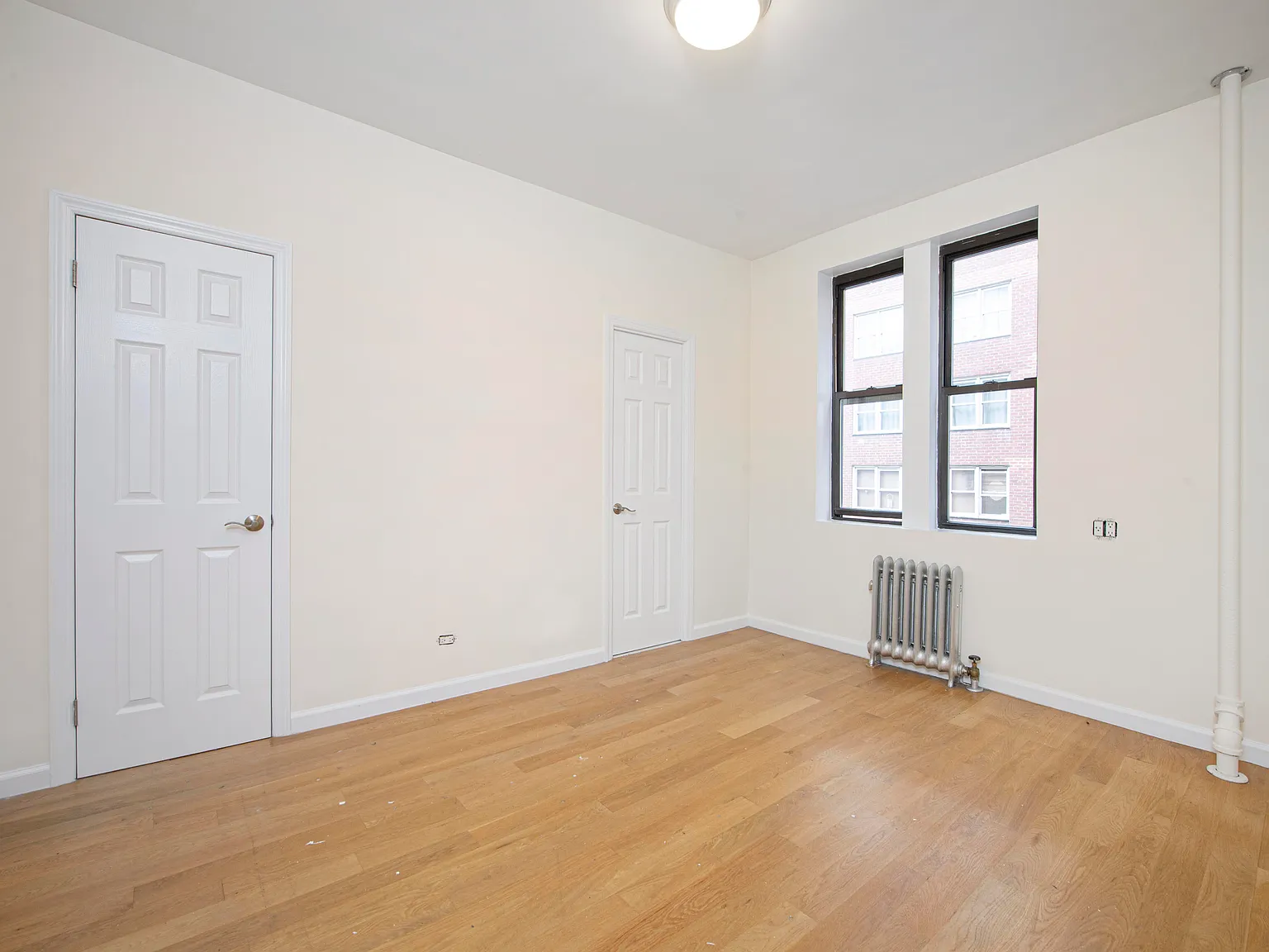 305 West 45th Street — Photo 1