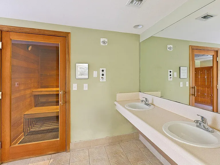 260 NE 3rd St #4-D — Photo 50