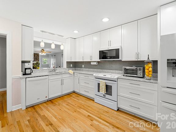 5th image of 429 Brooklyn Ave