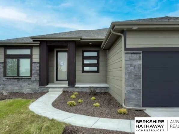 17658 Potter St, Bennington, NE 68007