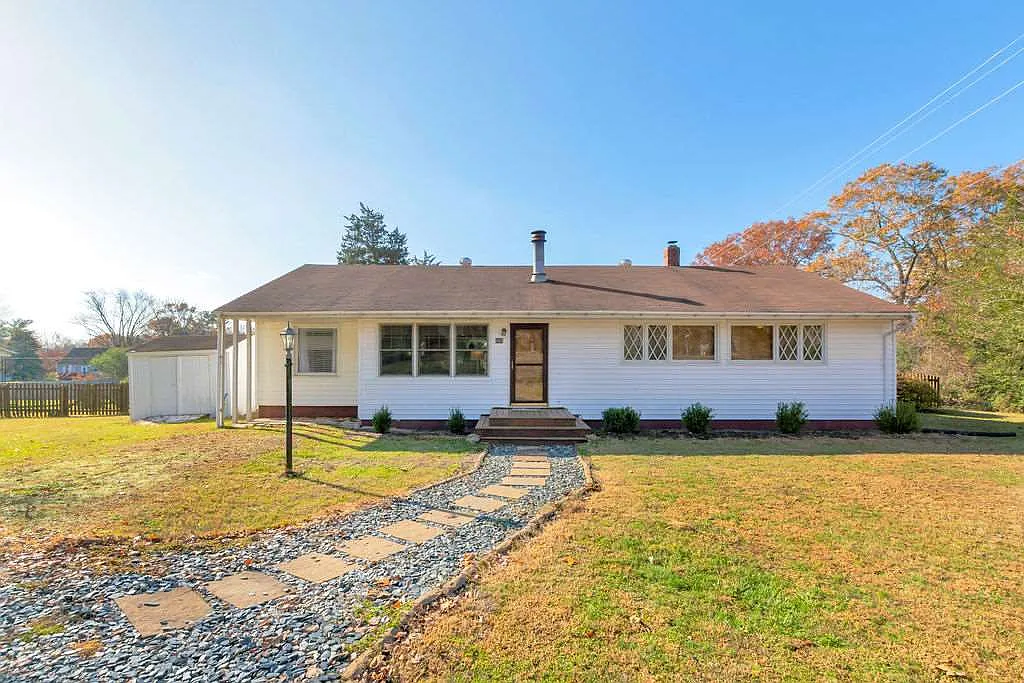 985 Holly Rd photo 1