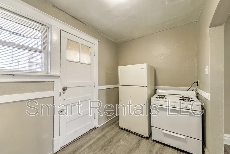 Studio, 1.0 bath, 550 sqft, $599 — Photo 4