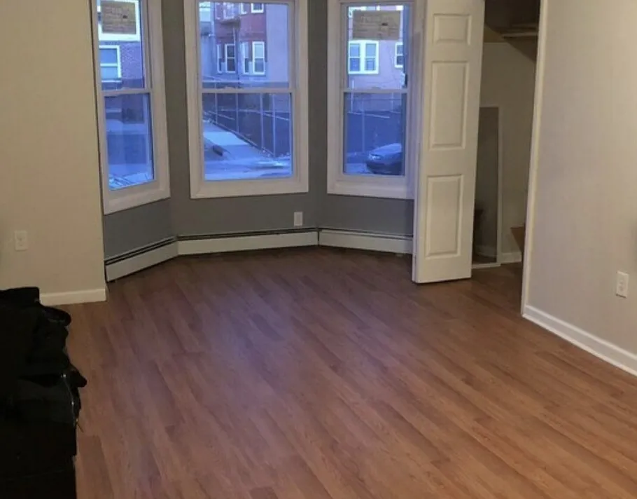2 bed, 1000 sqft, $1,900 — Photo 4