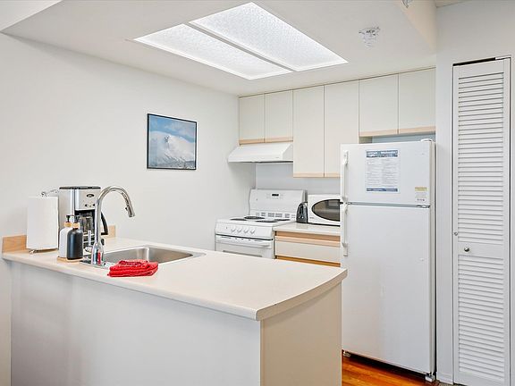 5th image of 4809 Spearhead Dr #220