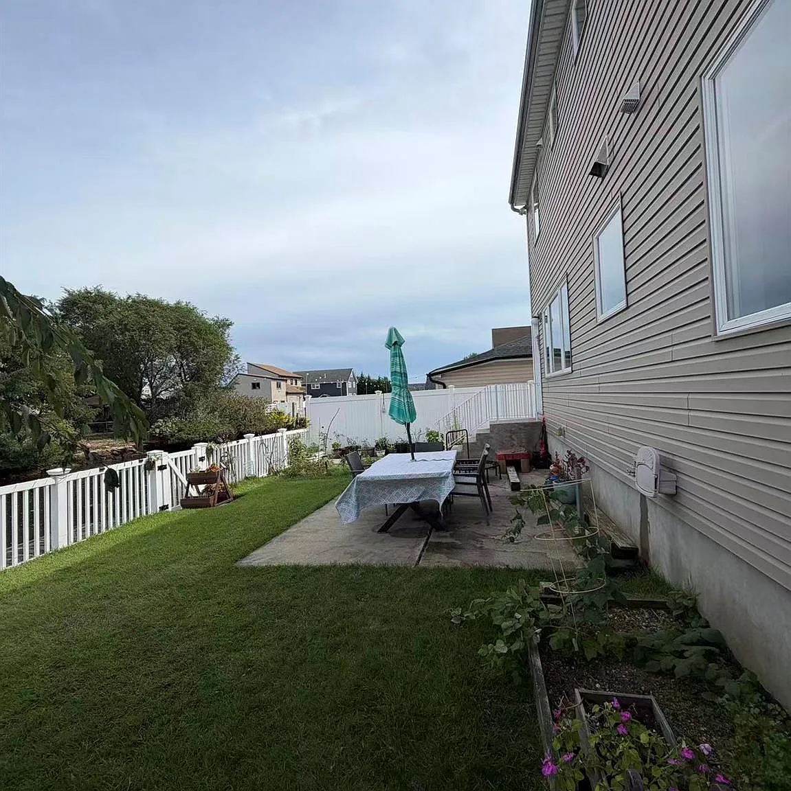 4 bed, 2.5 bath, 2058 sqft, $5,600 — Photo 3